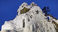 Nad�enci �ádí na ledové st�n� ve Víru kousek za hranicemi Jihomoravského kraje.