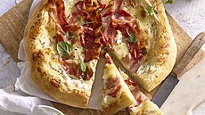 Kynut� pizza s ricottou, mozzarellou a slaninou
