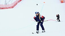 Lindsey Vonnová p�i inspekci trat� p�ed tréninkem na olympijský sjezd. (6....