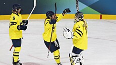 Radost �védských hokejistek b�hem zápasu proti N�mecku na olympijských hrách....