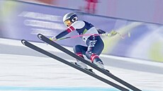Pád Lindsey Vonnové na trati olympijského sjezdu v Cortin�. (8. února 2026)