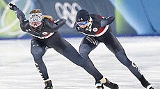 Rychlobrusla�ka Martina Sáblíková (vpravo) a Nikola Zdráhalová na tréninku, 5....