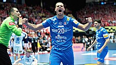 Chorvatský házenká� Mateo Mara� slaví v utkání o bronz na ME.