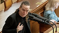 Pokra�uje mimo�ádná sch�ze Sn�movny k hlasování o ned�v��e vlád� premiéra...