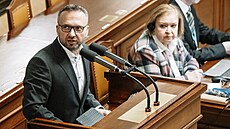 Pokra�uje mimo�ádná sch�ze Sn�movny k hlasování o ned�v��e vlád� premiéra...