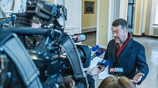 Ve Strakov� akademii se se�la vláda. Ta mimo jiné projedná návrh zákona o...