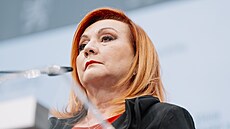 Tisková konference po skon�ení zasedání vlády. Na snímku ministryn� financí...