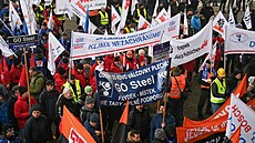 Stovky odborá�� se se�ly v Ostrav� na mítinku na podporu evropského pr�myslu....