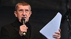 Stovky odborá�� se se�ly v Ostrav� na mítinku na podporu evropského pr�myslu....