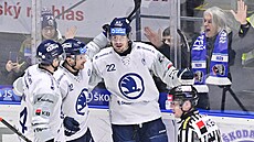 Adam M�chura z Plzn� slaví gól proti Spart�.