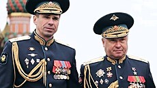 Generálové Anatolij Koncevoj a Vladimir Alexejev (vpravo) se ú�astní vojenské...