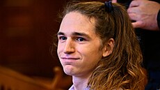 Nebinární aktivistka Maja T. obvin�ná z napadení a zran�ní neonacist� se...