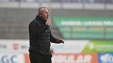 Trenér teplických fotbalist� Zdenko Fr�ala b�hem utkání s Karvinou.