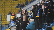 Tepli�tí fanou�ci b�hem utkání s Karvinou.