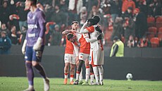 Oslava premiérového gólu pro slávistického zálo�níka Mubaraka Suleimana, který...