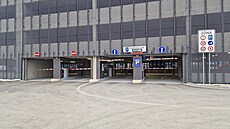 Ve Vsetín� vznikl nový parkovací d�m s kapacitou 307 míst, který stojí vedle...