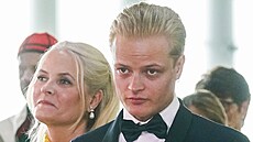 V�dycky jako by byl n��ím jiným ne� sebou. Symbolem neobvyklého královského...