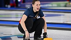 Julie Zelingrová b�hem curlingového zápasu se �védskem.