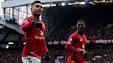 Zálo�ník Casemiro z Manchesteru United slaví vst�elený gól.