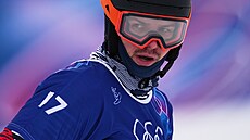 Snowboardcrossa� Radek Houser b�hem tréninku na zimních olympijských hrách 2026...