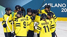 �védské hokejistky se radují z výhry proti N�mecku.