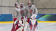 �e�tí branká�i se baví na tréninku. Zleva Luká� Dostál, Karel Vejmelka a Daniel...