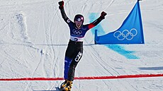 Zuzana Mad�rová projí�dí cílem a stává se olympijskou vít�zkou.