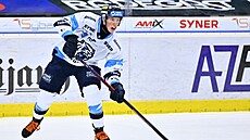 Tomá� Galvas rozehrává v utkání proti Vítkovicím.