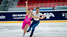 Natálie a Filip Taschlerovi mají sv�j rytmický tanec na mix písní od Jennifer...