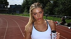 Rychlobrusla�ská olympioni�ka Jutta Leerdamová dorazila na zimní hry do Milána...