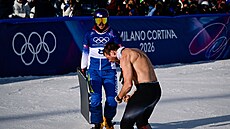 Rakouský snowboardista Benjamin Karl slaví v cíli paralelního ob�ího slalomu...