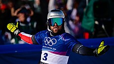 Rakouský snowboardista Benjamin Karl slaví v cíli paralelního ob�ího slalomu...