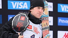 Americký freestyle ly�a� Hunter Hess se b�hem her dostal do st�edu politické...