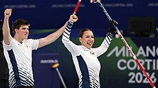 Curle�i Vít Chabi�ovský a Julie Zelingrová v souboji s Norskem. (8. února 2026)