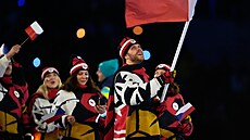 Slavnostní zahájení XXV. zimní olympiády v Itálii. Vlajkono�em �eska je...