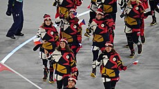 Slavnostní zahájení XXV. zimní olympiády v Itálii. �e�i nastoupili na �ty�ech...