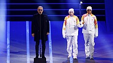 Zp�vák Andrea Bocelli vystupuje b�hem zahajovacího ceremoniálu olympijských...
