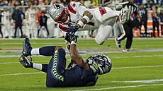 Kenneth Walker ze Seattlu Seahawks (dole) ve finále Super Bowlu