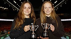 Vít�zky juniorské �ty�hry na Australian Open Alena (vpravo) a Jana Kova�kovy