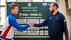 Ji�í Lehe�ka a �véd Dragos Nicolae Madaras p�ed vzájemným utkáním v kvalifikaci...