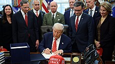 Americká Sn�movna reprezentant� p�ijala návrh zákona zaji��ující dal�í...