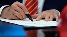 Americká Sn�movna reprezentant� p�ijala návrh zákona zaji��ující dal�í...