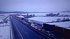 Na dálnici D8 na Ústecku se v úterý ráno stalo n�kolik nehod. (3. února 2026)