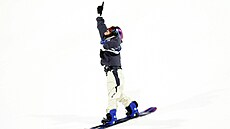 Kokomo Muraseová slaví povedený skok ve finále Big Airu.