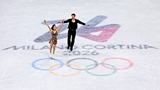 Madison Chocková a Evan Bates nastupují ke svému rytmickému tanci.