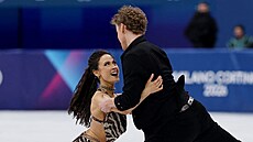 Madison Chocková a Evan Bates v rytmickém tanci.