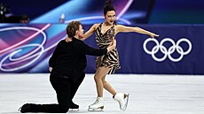 Madison Chocková a Evan Bates v rytmickém tanci.