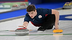 �eský curler Vít Chabi�ovský v akci proti Ameri�an�m.