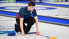 �eský curler Vít Chabi�ovský v akci proti Ameri�an�m.