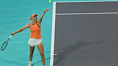 Clara Tausonová v semifinále tenisového turnaje v Abú Zabí.